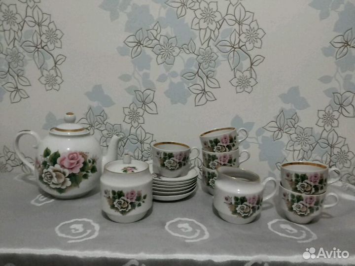 Чайный сервиз с розами
