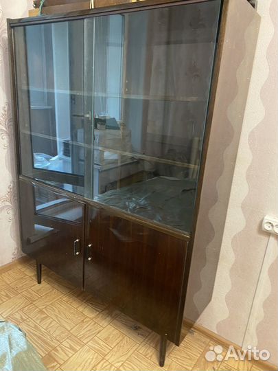 Шкаф сервант и трюмо