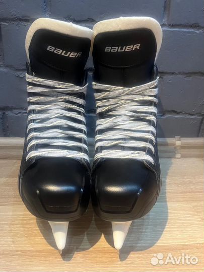 Хоккейные коньки новые bauer 45 размер