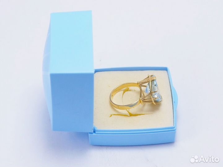 Кольцо золотое с топазом. Золото 585 пр. 6,74 гр