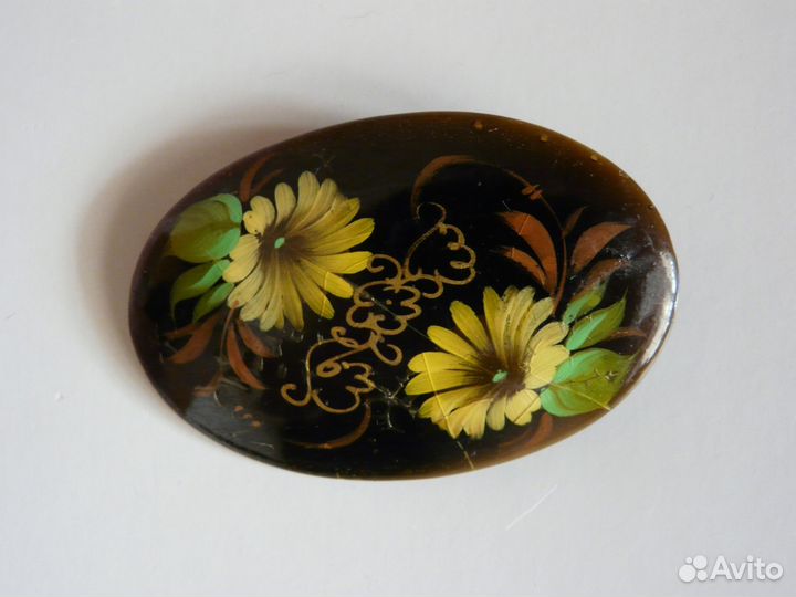 Красивая винтажная брошь с росписью