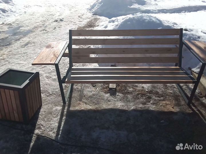 Скамейка с урной