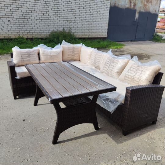 Уличная мебель из искусственного ротанга