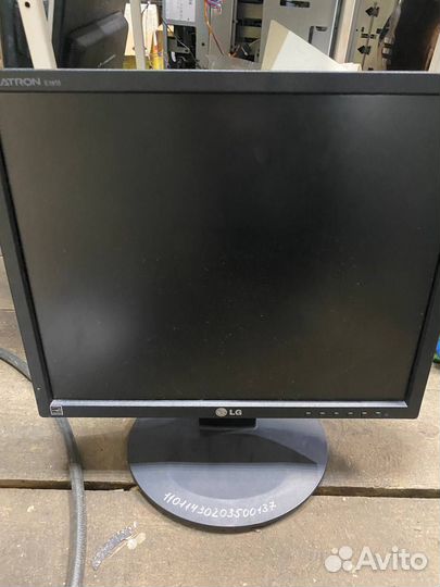 Мониторы квадратные 19, 17 дюймов