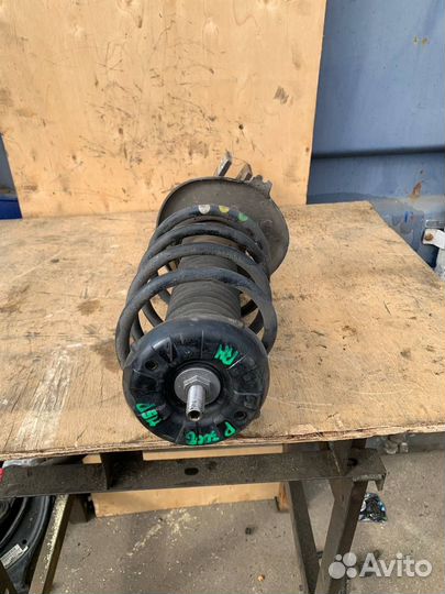 Амортизатор стойка передняя правая Peugeot 3008