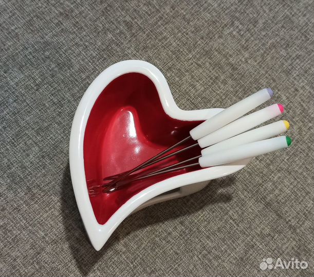 Посуда (фандюшница, графин, кружки)