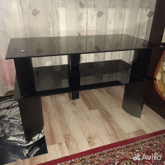 Стеклянная тумба под тв