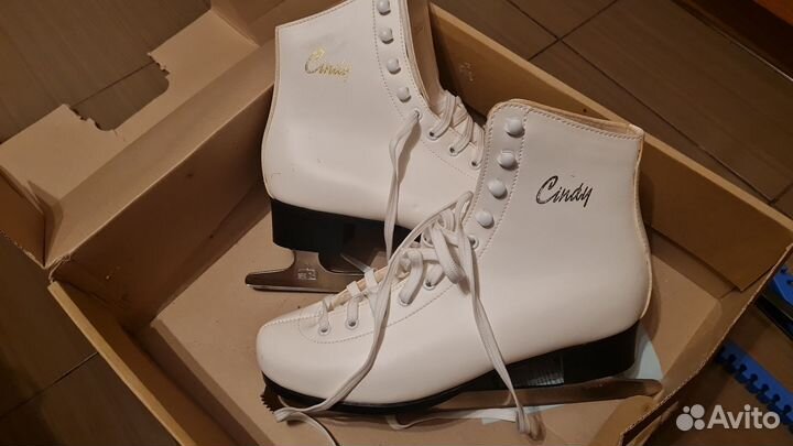 Коньки фигурные женские 42 размер