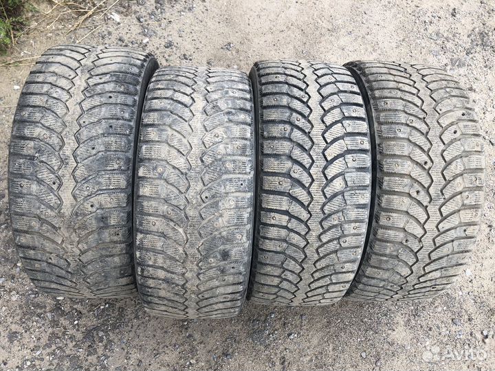 Bridgestone Blizzak Spike-01 245/45 R17