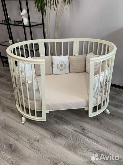 Детская кроватка с универсальным маятником