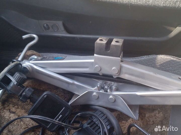 Домкрат механический винтовой