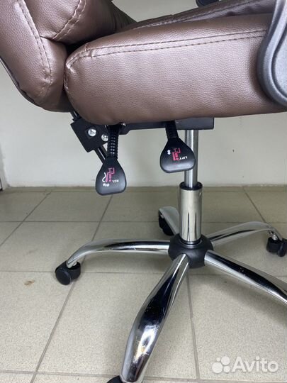 Офисное кресло руководителя