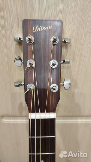 Акустическая гитара