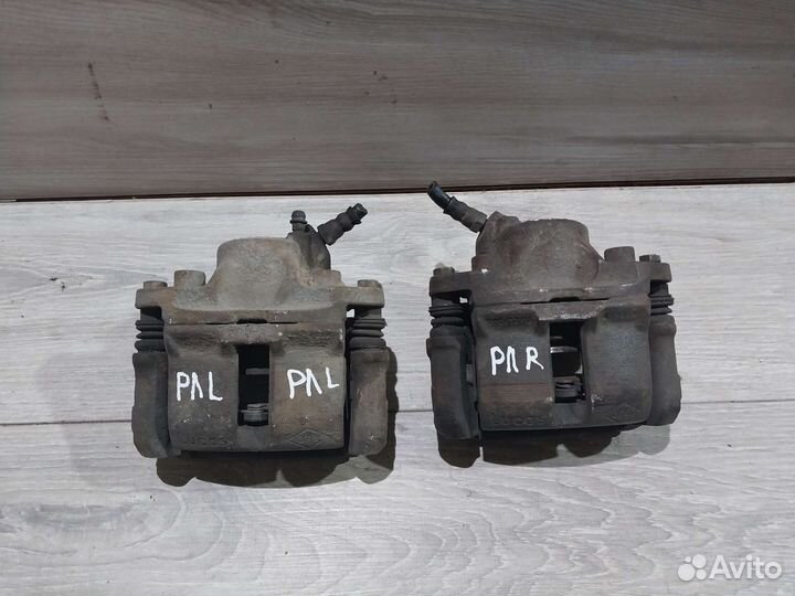 Суппорт передний Renault Logan 1 2010г.в