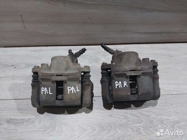 Суппорт передний Renault Logan 1 2010г.в