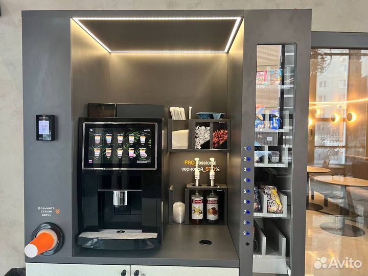 Кофейня самообслуживания со снековым аппаратом