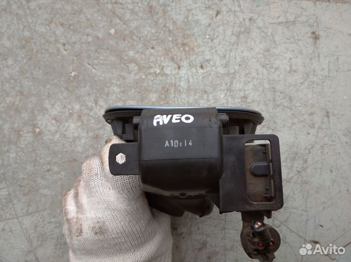 Лючок бензобака и активатор Шевроле Авео Т300