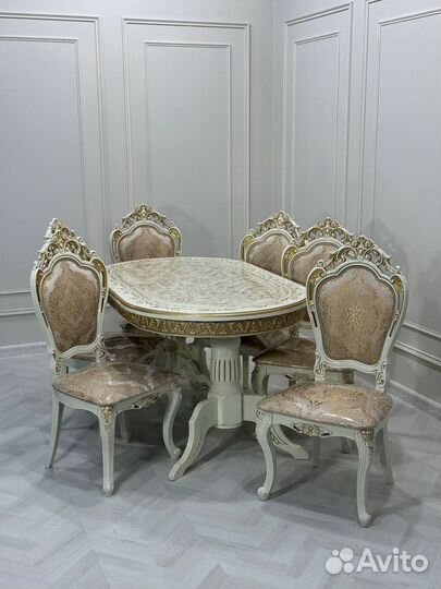 Стол и стулья в гостиную. В наличии