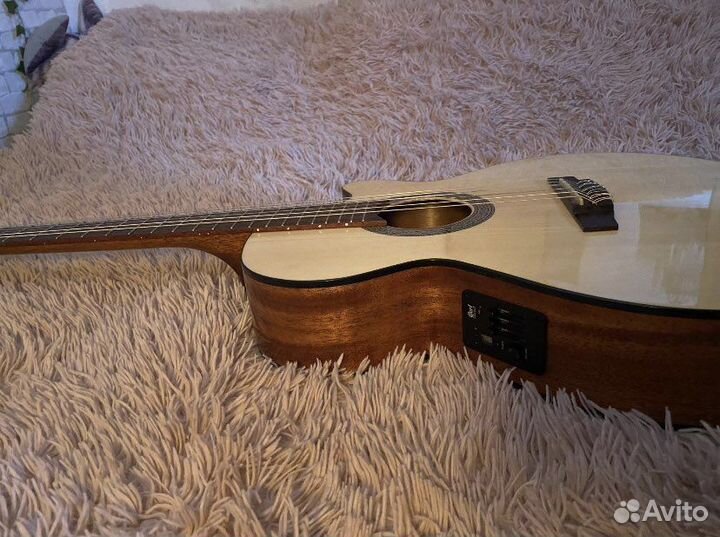 Электроакустическая гитара