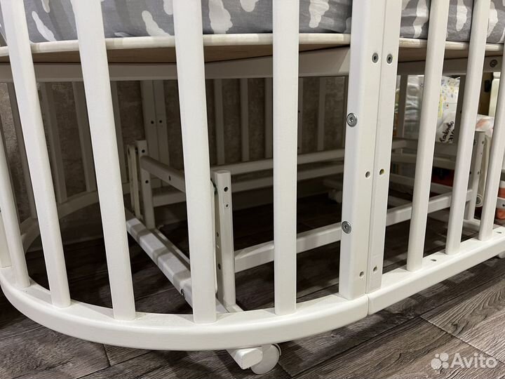 Детская кроватка трансформер с маятником