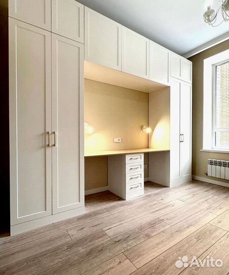 Шкаф трехстворчатый