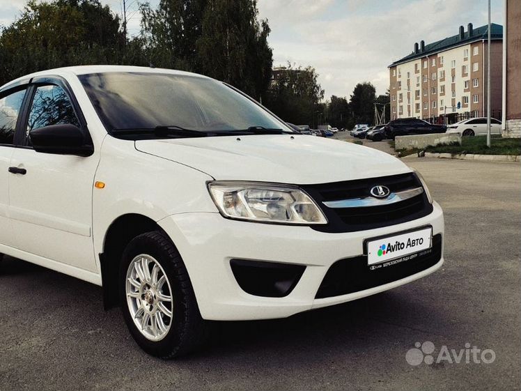 Сравнение автомобилей седан ВАЗ (Lada) Granta I и седан Kia Rio II рестайлинг