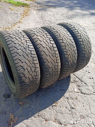 Continental IceContact 2 215/65 R16