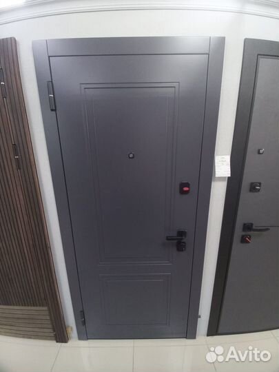 Входная дверь с витрины 86L