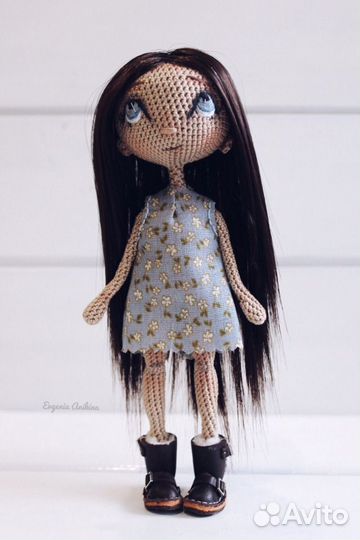 Вязаная интерьерная кукла
