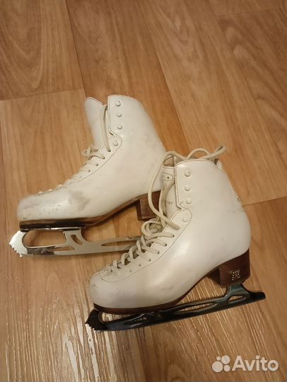 Коньки для фигурного катания Risport RF2 240