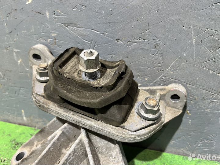 Кронштейн кпп с подушкой Renault Megane 2 седан 1