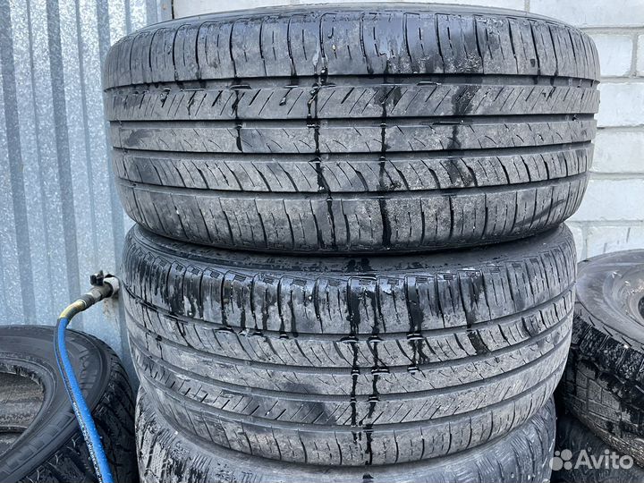 Roadstone N'Fera AU5 215/50 R17