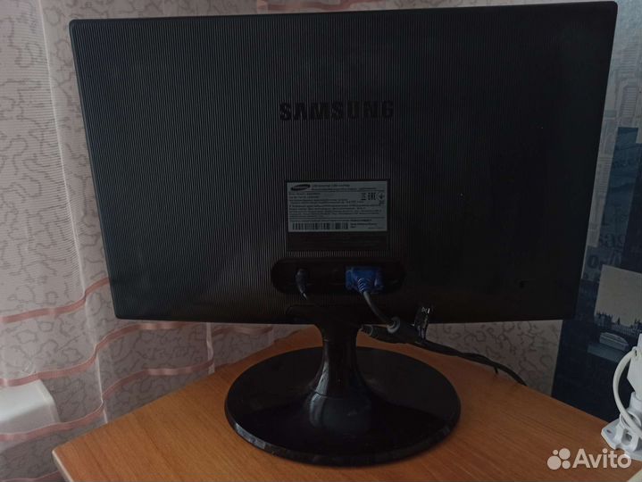 Монитор Samsung