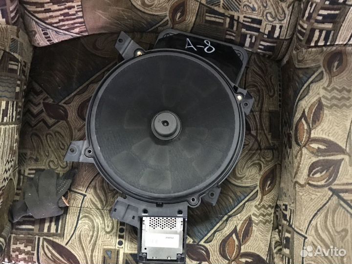 Ауди а8 D3 сабвуфер Bose
