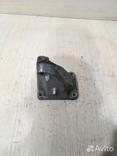 Кронштейн двигателя правый Мерседес W210 М104