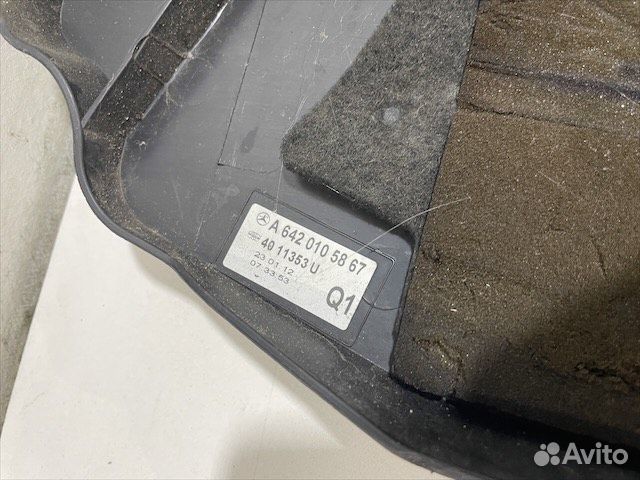 Крышка двигателя Мерседес w212 w218 OM642