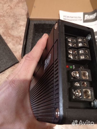 Сабвуфер и усилитель в автомобиль