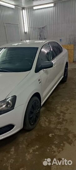 Volkswagen Polo 1.6 AT, 2013, битый, 125 000 км