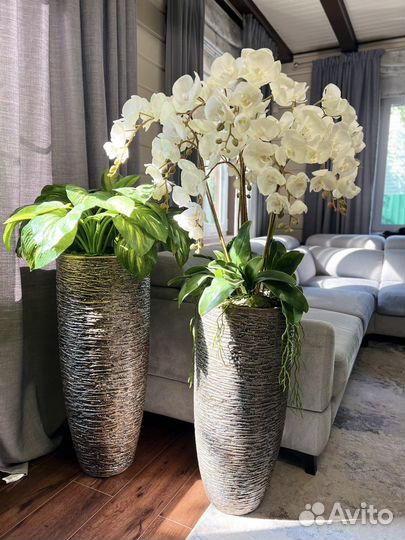 Искусственные цветы в кашпо