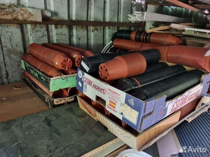 Горшки для цветов пластик до 0,5 л,керамика разные