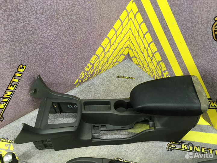 Центральная консоль с подлокотником Focus Фокус 2