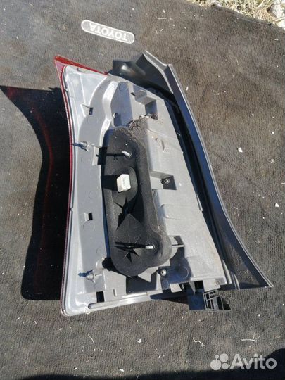 Стоп-сигнал задний правый Toyota Wish ZNE10 2007