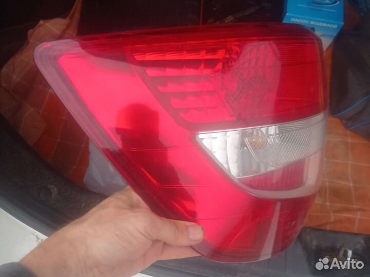 Гранта Фонарь задний