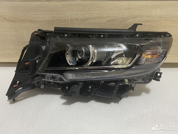 Фара Toyota Land Cruiser Prado 150 левая