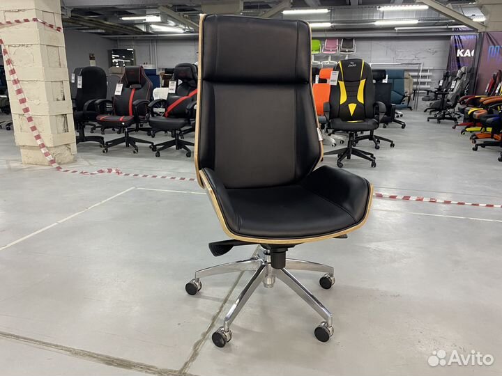 Современное кресло руководителя
