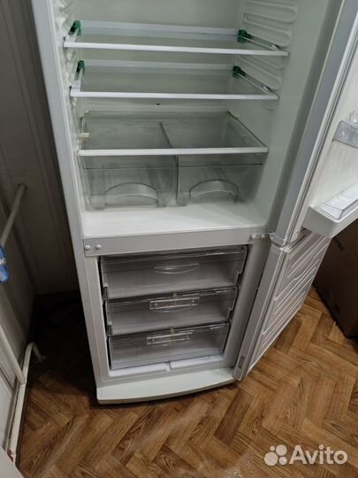 Холодильник бу Атлант 205 см