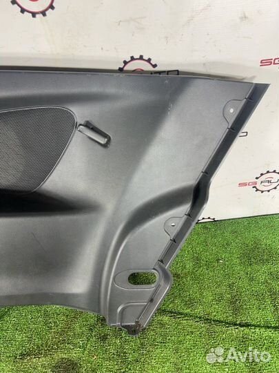 Обшивка салона задняя правая Toyota Celica ZZT231