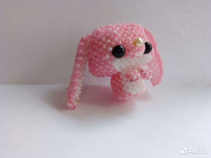 Зайчик из бисера