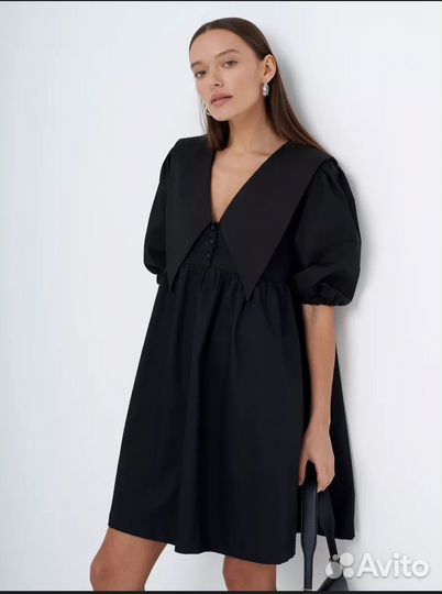 Платье с воротником