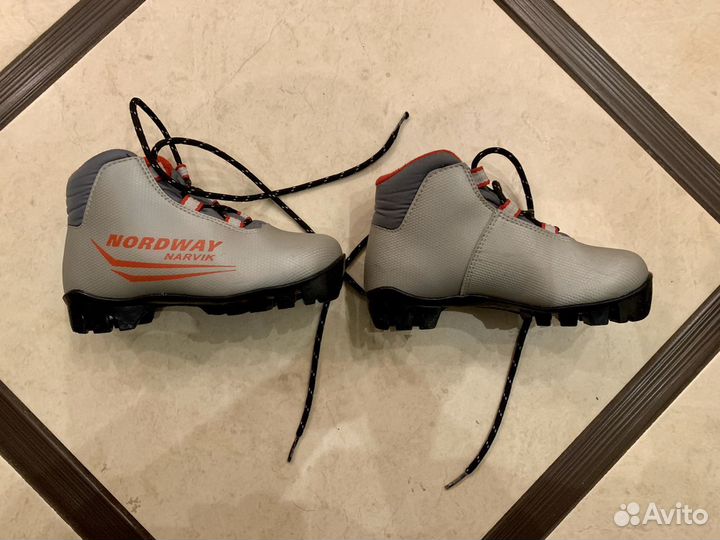 Детские лыжные ботинки